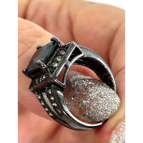 Fashion Jewelry Women’s Ring 6 Faux Square Black Princess Cut Faceted Crystals - Picture 8 of 17